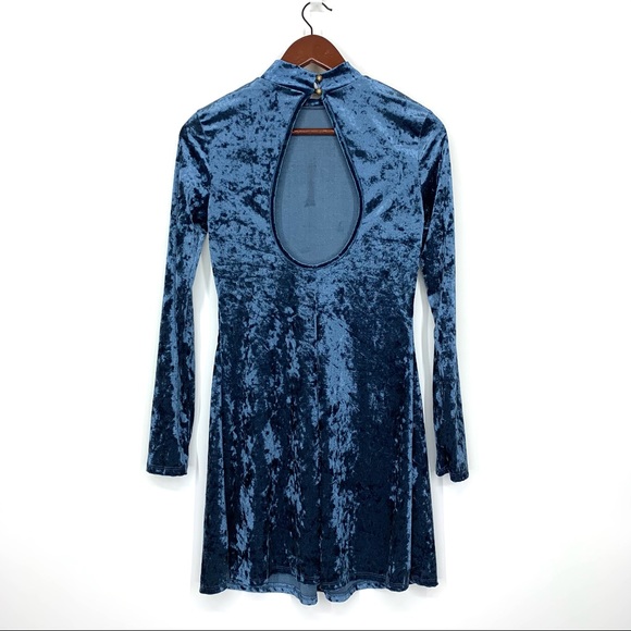 Urbanology Blue Crushed Velvet Long Sleeve Mini Dress Keyhole Back Size Small - Picture 2 of 13